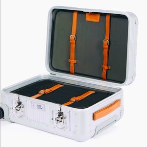 FPM Milano Spinner 53 Aluminum Moonlight Silver Suitcase